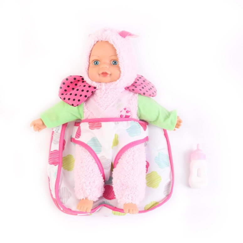 MUNECA 33 CM CON MOCHILA Y ACCESORIOS